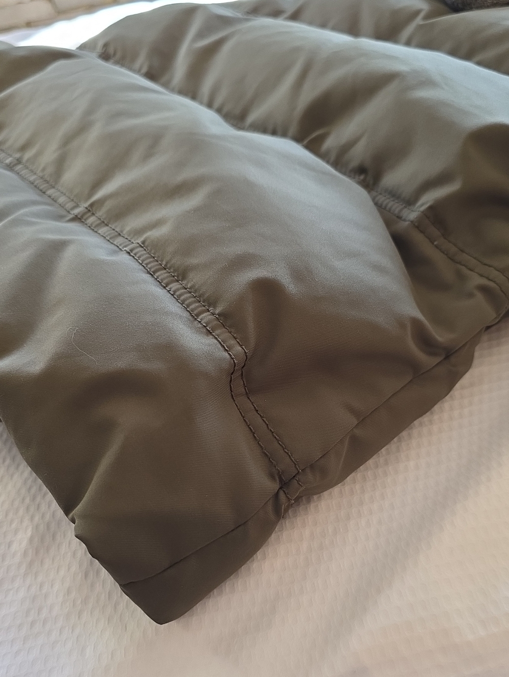ROOTS goose down puffer vest! S - Picture 6 of 10